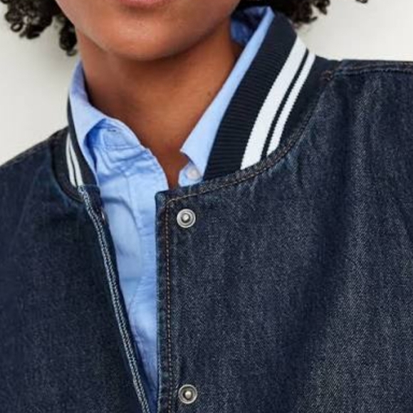 NWOT: Women's Old Navy Oversized Jean Bomber Jacket - Medium - Picture 4 of 11